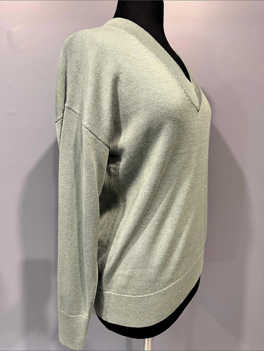 Treasure & Bond Relaxed V-Neck Sweater Green XS - Picture 3 of 5